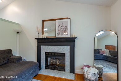 104 Angel Pl9