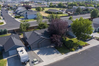 31-web-or-mls--818 NE Negus Pl, Redmond-