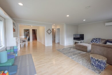 1908 10th St, Tillamook, OR 97141-42