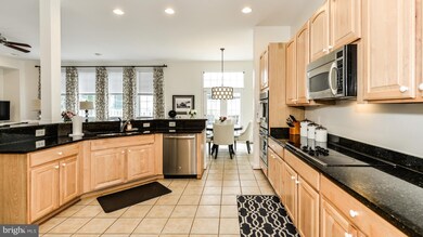 4538 Hummingbird Ln, Fairfax, VA 22033 - photo 3