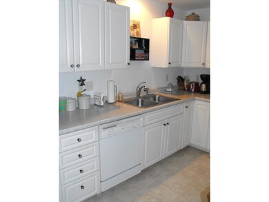 9 Clearwater Ln unit 18, MerriMacK, NH 03054 - photo 5