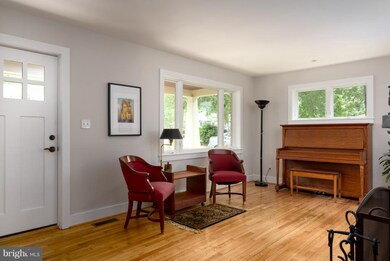 303 Riley St, Falls Church, VA 22046 - photo 4