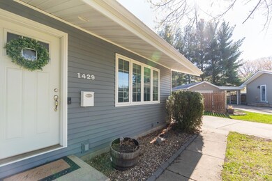 1429 Columbus Dr, Waterloo, IA 50702 - photo 2