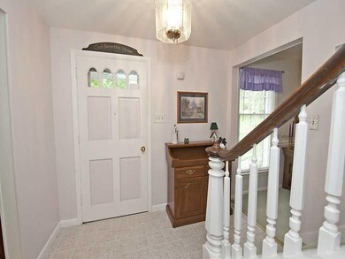 Entry/Foyer.