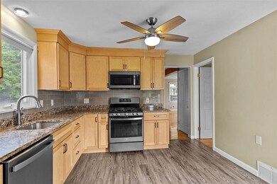 89 Carpenter St, Warwick, RI 02886 - photo 3