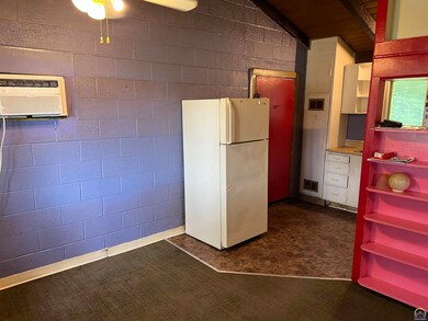110 NW Roosevelt St, Topeka, KS 66606 - photo 5
