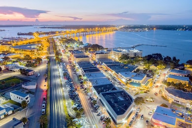 41 SW Seminole St unit 305, Stuart, FL 34994 - photo 4