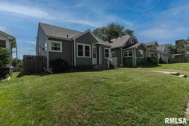 2023 N Fillmore St, Davenport, IA 52804 - photo 2