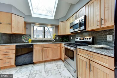 6874 Mclean Province Cir, Falls Church, VA 22043 - photo 5