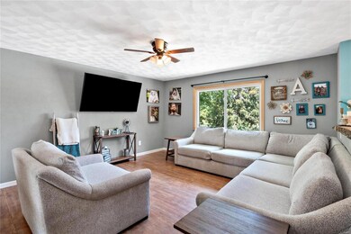 Spacious living room