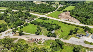 307 Old Kentucky Rd, Tazewell, TN 37879 - photo 4