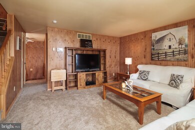 1001 Foxcroft Ln, Essex, MD 21221 - photo 5