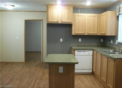 132 Treeline Dr, Statesville, NC 28677 - photo 3