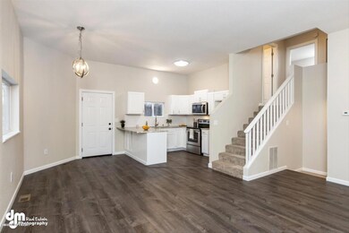 30.   03-Living Room-ELKO7415