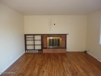 263-503765 living room