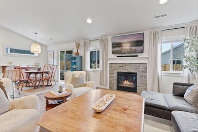 632 N Reed St, Sisters, OR 97759 - photo 2