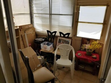 5063 Cresthaven A screen patio
