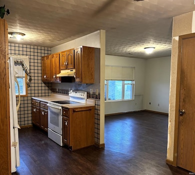 405 Dean St, Mitchell, IN 47446 - photo 5