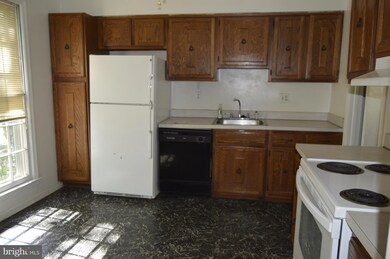 14838 Belle Ami Dr, Laurel, MD 20707 - photo 3