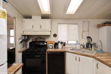 07_74N2650E_177001_Kitchen_HiRes