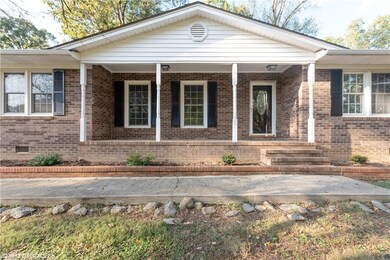 3272 Walker Dr, Asheboro, NC 27205 - photo 2