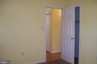 69 Outlook Ln, Levittown, PA 19055 - photo 6