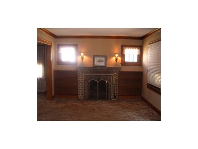 Living room w/lots of intricate carvings around op