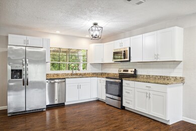 334 Gleneagles Dr, Friendswood, TX 77546 - photo 3