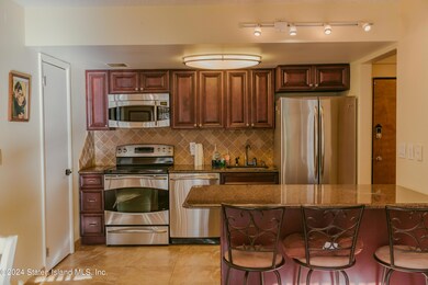 3461 Amboy Rd unit 1F, Staten Island, NY 10306 - photo 7