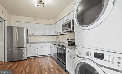 Skyline House unit 416, Baileys Crossroads, VA 22041 - photo 6