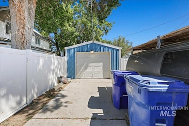 210 N 3rd St, Parma, ID 83660 - photo 4