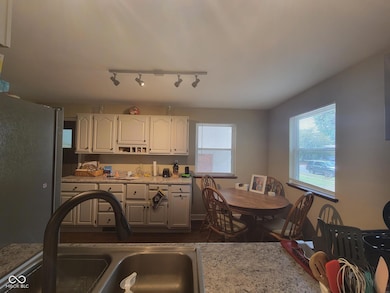 2213 Chandler Ln, Columbus, IN 47203 - photo 6