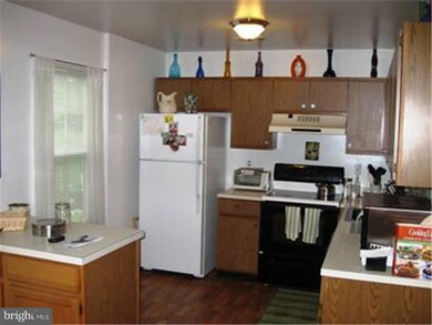 1215 Timothy Ln unit 16, Phoenixville, PA 19460 - photo 3