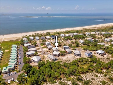Welcome to the Beach and DeSoto Landing ! Bach access via boardwalk.