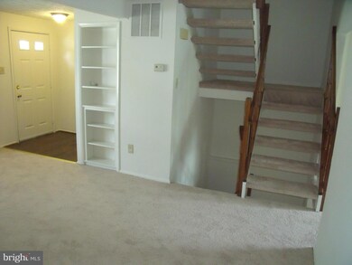 8133 Parkdale Ct, Springfield, VA 22153 - photo 4