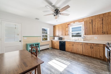 585 Peconic Ln, Peconic, NY 11958 - photo 6