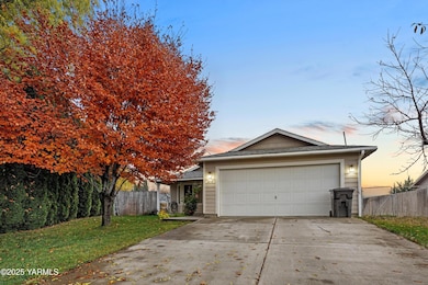 612 Millenium Ave, Moxee, WA 98936 - photo 2