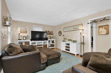 176 Skip Rd Buxton ME 04093-small-004-03