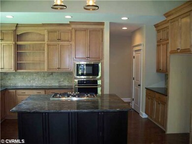 Kitchen - 5 burner gas cooktop