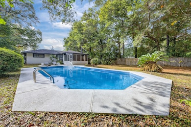 370 Edge Ave, Valparaiso, FL 32580 - photo 2