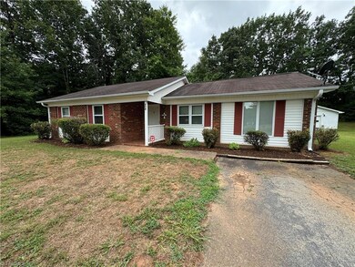 218 Ravenwood Ct, King, NC 27021 - photo 5