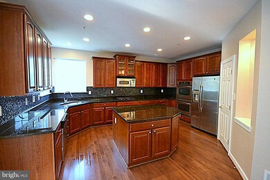 5806 Marietta Station Dr, Glenn Dale, MD 20769 - photo 3