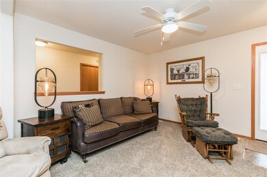 3034 Riviera St SW unit A, Cedar Rapids, IA 52404 - photo 3