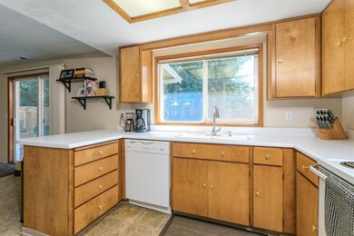 110 Shadow Wood Ct, Central Point, OR 97502 - photo 6