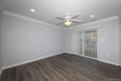 447 Lake Pointe Dr, Middle Island, NY 11953 - photo 7