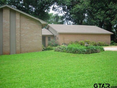 4709 4709 Chad Dr, Tyler, TX 75703 - photo 2