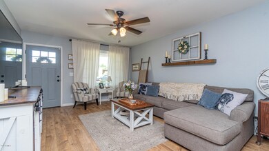 1937 E Auburn Dr-14