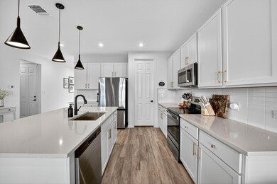 637 Seabiscuit Dr, Jarrell, TX 76537 - photo 6