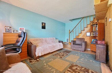 (6) Living Room