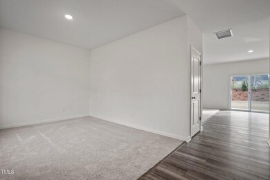 04 - Entry and flex room
